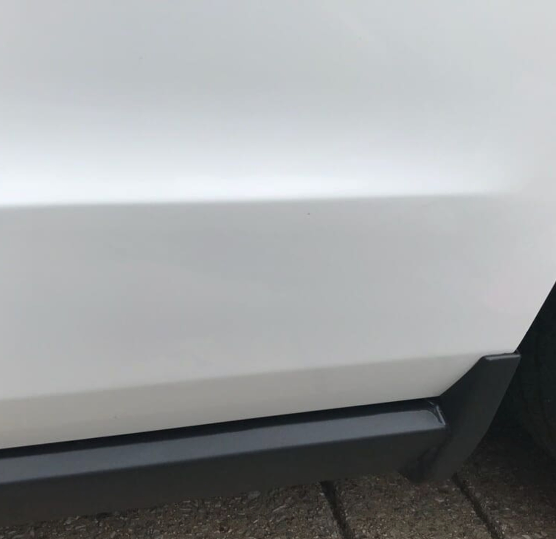 Removing Construction Debris and Road Tar From Your Vehicle