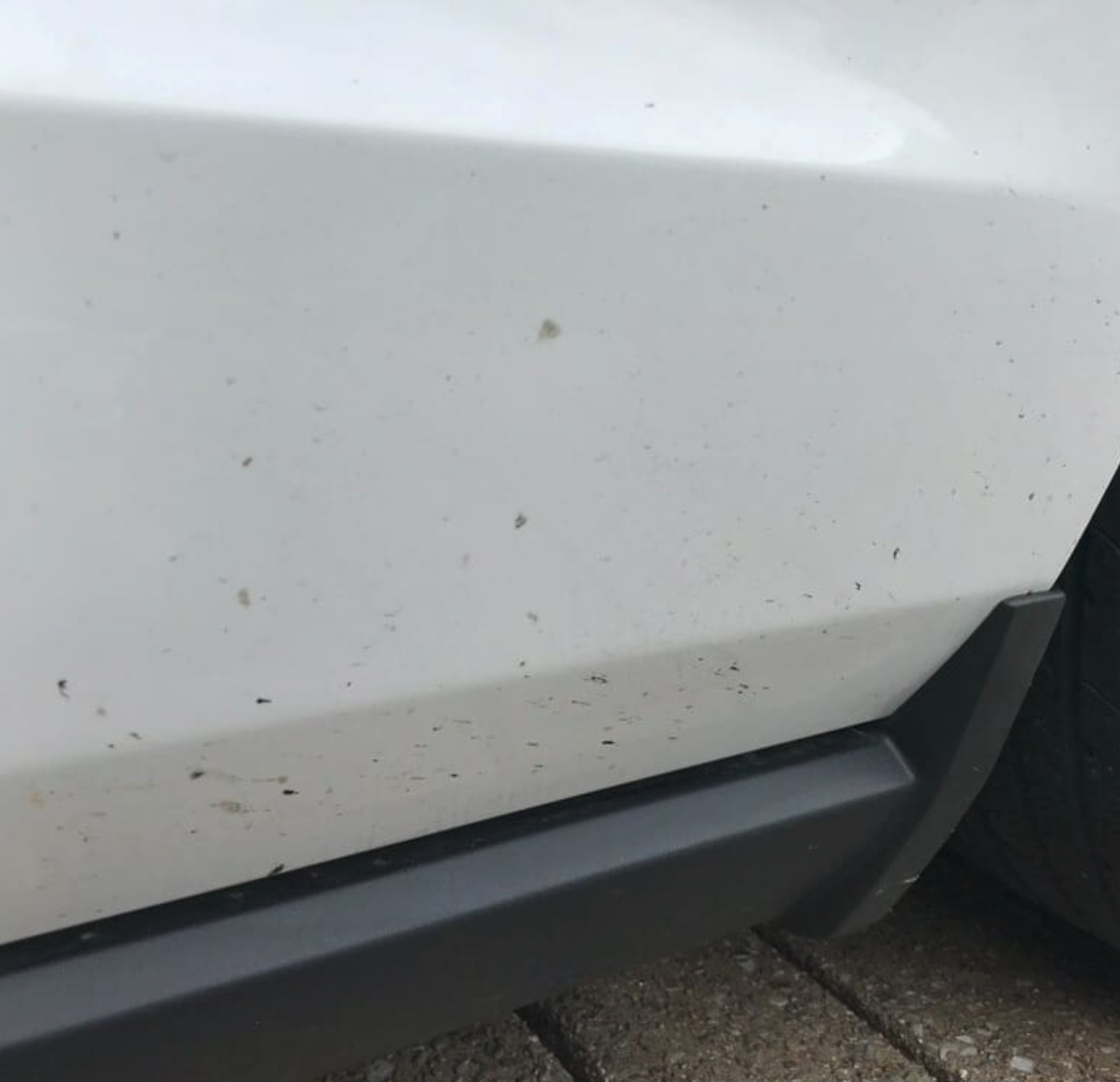 Removing Construction Debris and Road Tar From Your Vehicle